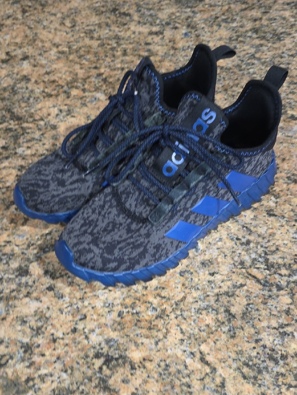 adidas Kids Navy Blue and Black Shoes Size 5.5Y